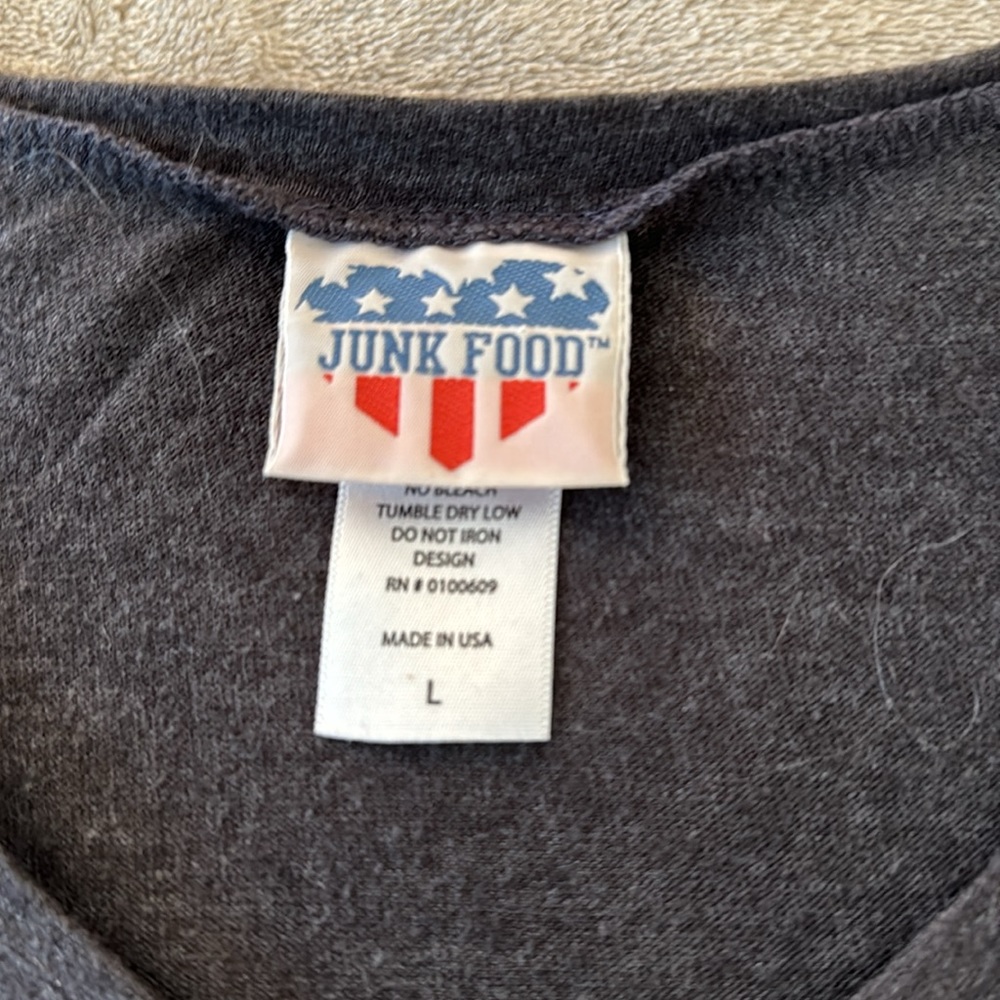 Junk Food Kiss World Tour V-Neck Tee - Large - Picture 3 of 7